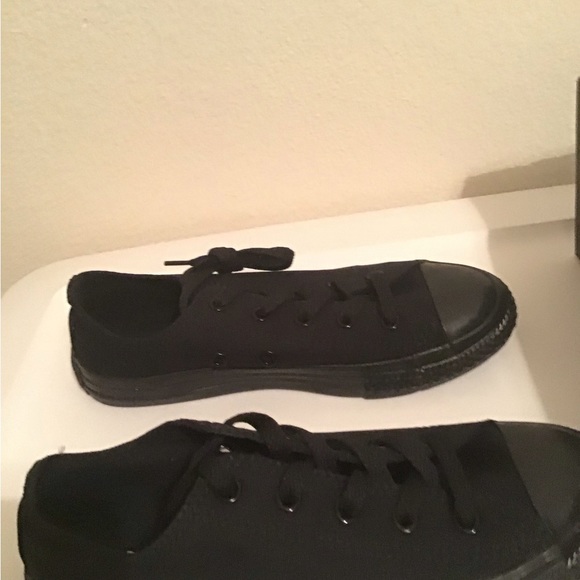 Converse tennis shoes - Picture 3 of 4